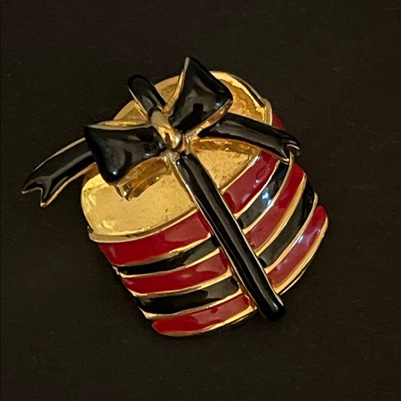 *RARE* Vintage Ugo Correani Enamel Gift Box Bow Brooch